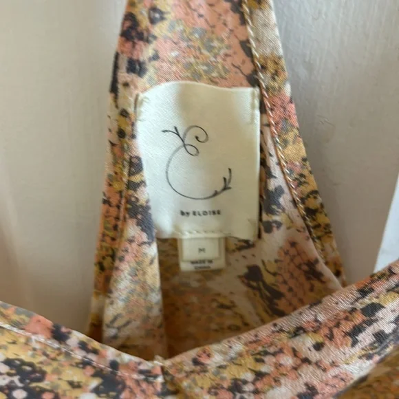 Pink sleeveless racerback blouse - Picture 2 of 3